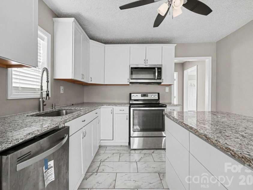 9501 Misenheimer Road, Charlotte, NC 28215.  MLS# CAR4316731, YatesRealty ID 5330. 