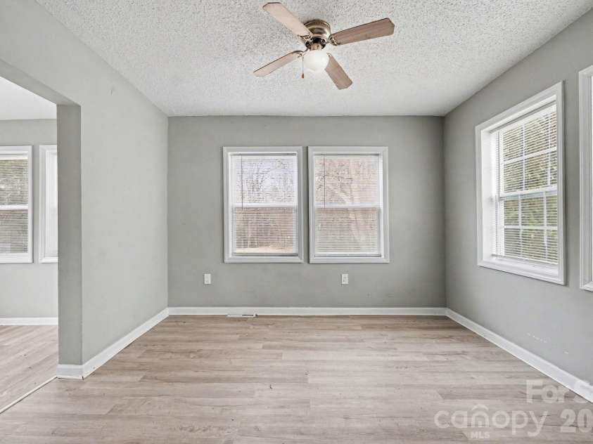 9501 Misenheimer Road, Charlotte, NC 28215.  MLS# CAR4316731, YatesRealty ID 5330. 
