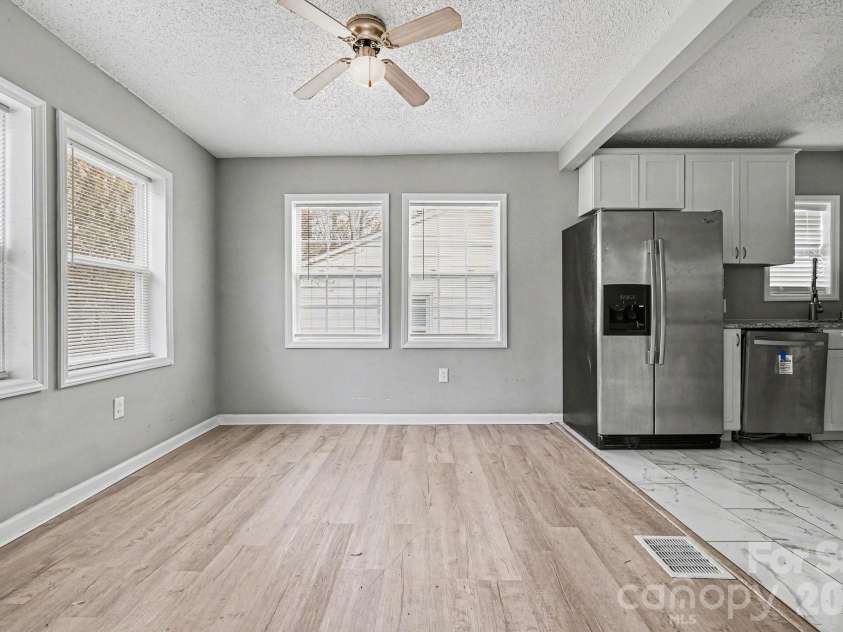 9501 Misenheimer Road, Charlotte, NC 28215.  MLS# CAR4316731, YatesRealty ID 5330. 