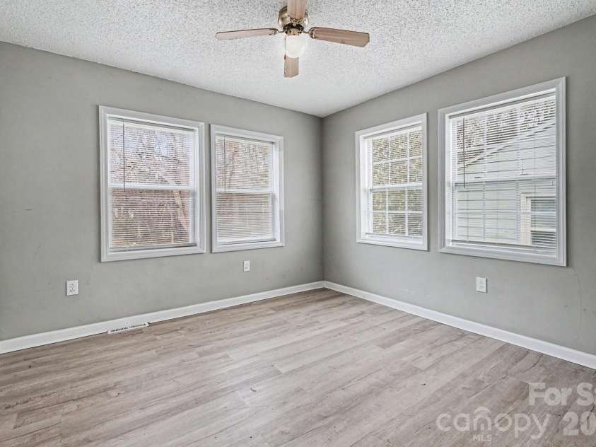 9501 Misenheimer Road, Charlotte, NC 28215.  MLS# CAR4316731, YatesRealty ID 5330. 