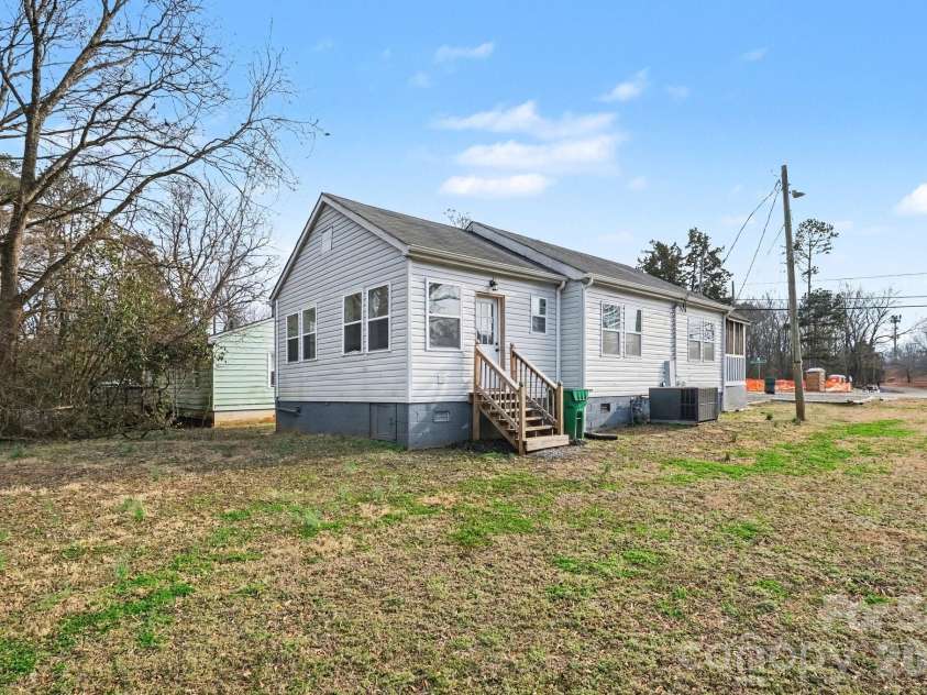 9501 Misenheimer Road, Charlotte, NC 28215.  MLS# CAR4316731, YatesRealty ID 5330. 