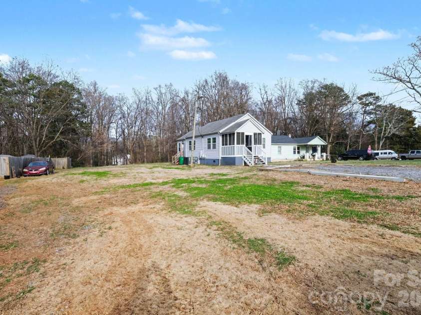 9501 Misenheimer Road, Charlotte, NC 28215.  MLS# CAR4316731, YatesRealty ID 5330. 