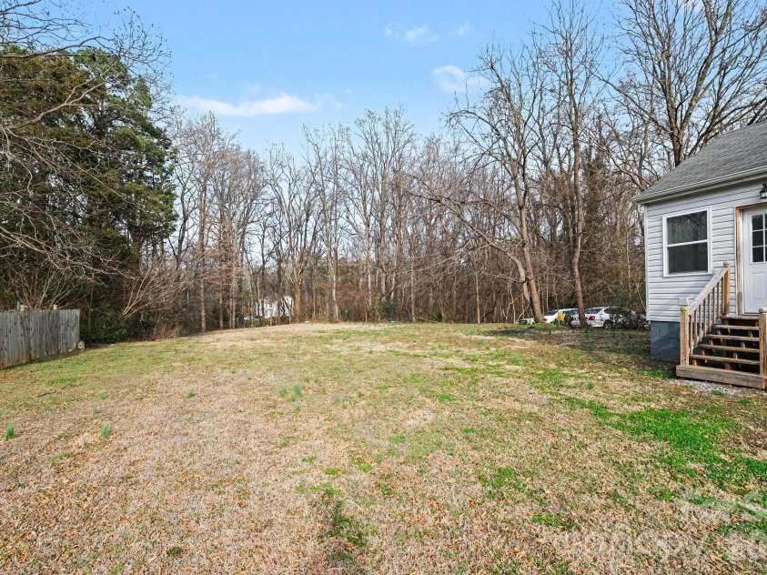 9501 Misenheimer Road, Charlotte, NC 28215.  MLS# CAR4316731, YatesRealty ID 5330. 
