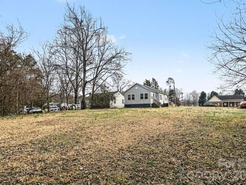 9501 Misenheimer Road, Charlotte, NC 28215.  MLS# CAR4316731, YatesRealty ID 5330. 