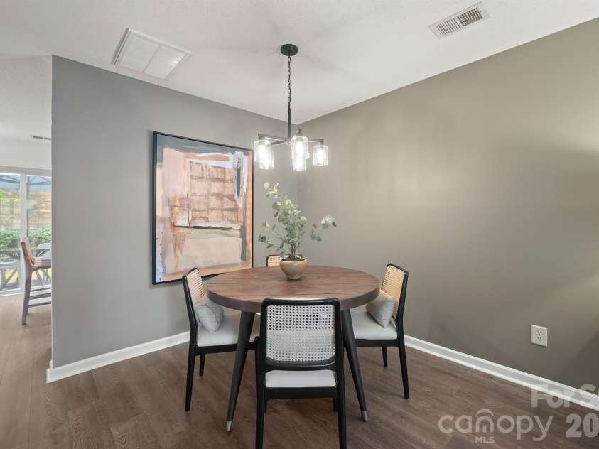 109 Summerwood Drive, Mooresville, NC 28117.  MLS# CAR4426797, YatesRealty ID 53302. Dining area