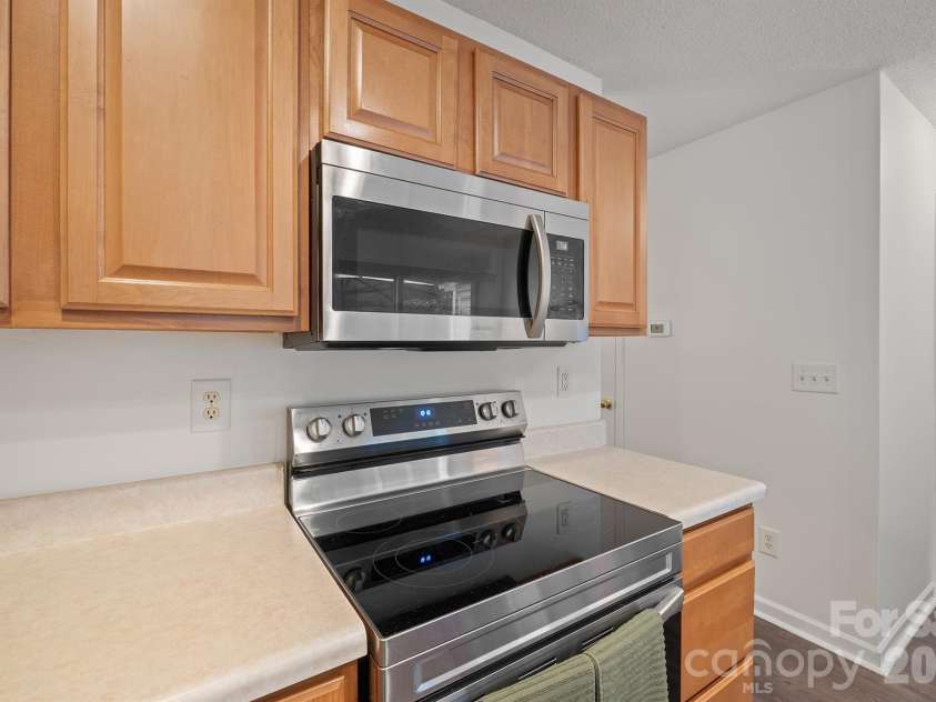 109 Summerwood Drive, Mooresville, NC 28117.  MLS# CAR4426797, YatesRealty ID 53302. Kitchen