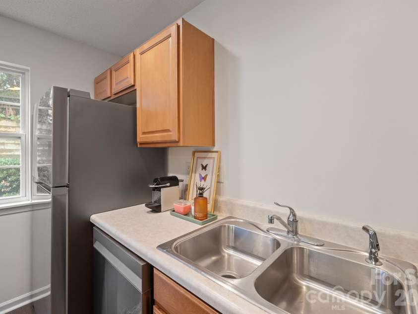109 Summerwood Drive, Mooresville, NC 28117.  MLS# CAR4426797, YatesRealty ID 53302. Kitchen