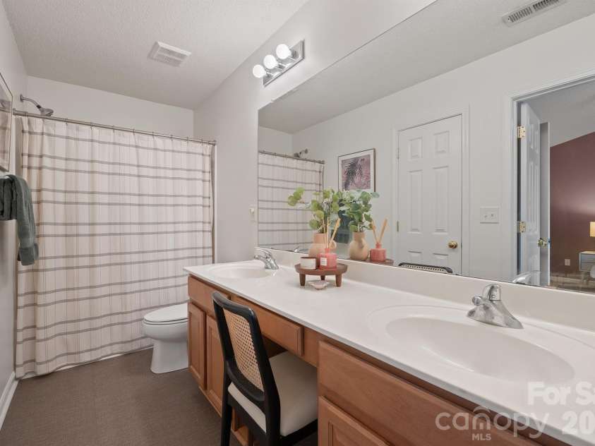 109 Summerwood Drive, Mooresville, NC 28117.  MLS# CAR4426797, YatesRealty ID 53302. Primary bath