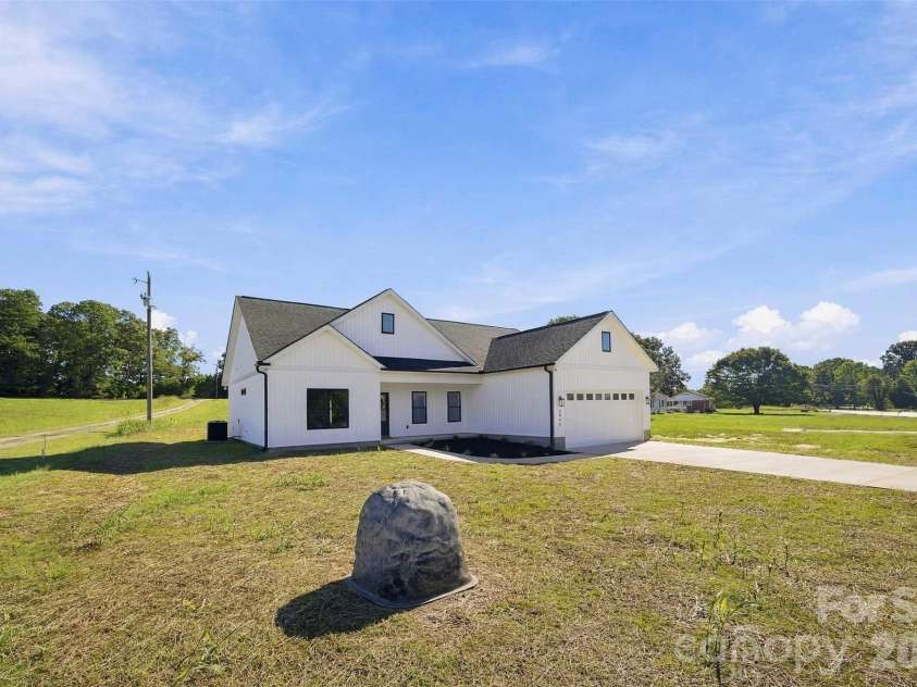 5866 Old Mocksville Road, Salisbury, NC 28144.  MLS# CAR4428505, YatesRealty ID 53308. 