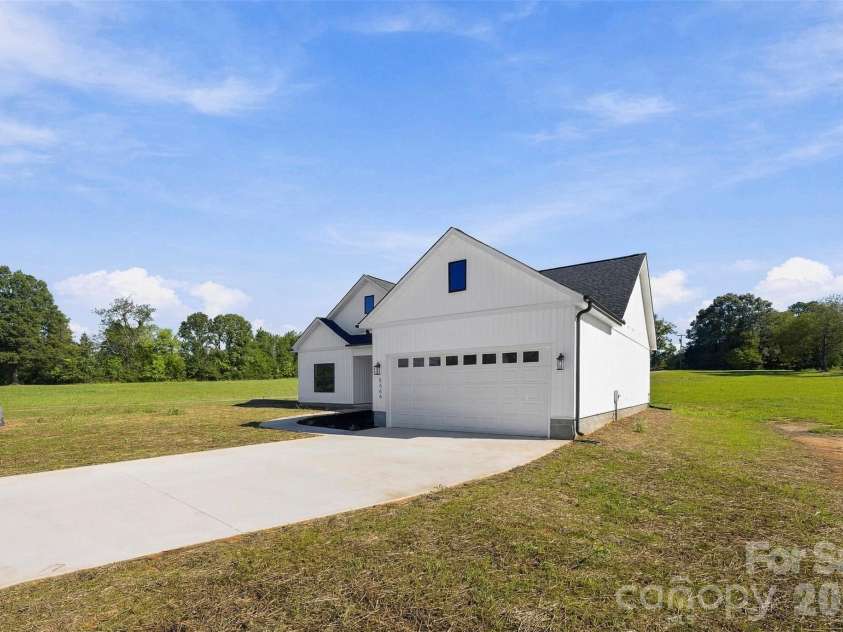 5866 Old Mocksville Road, Salisbury, NC 28144.  MLS# CAR4428505, YatesRealty ID 53308. 