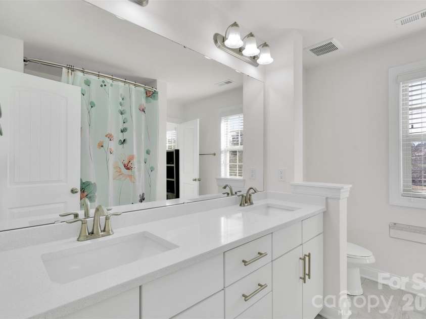 11715 Clems Branch Drive, Charlotte, NC 28277.  MLS# CAR4419709, YatesRealty ID 53309. 