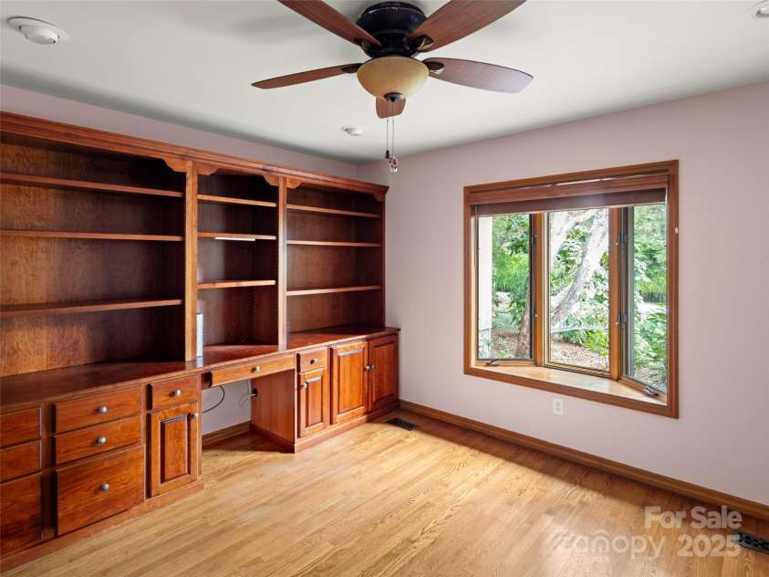 15 Ridge Terrace, Asheville, NC 28804.  MLS# CAR4245489, YatesRealty ID 5331. Den/Office