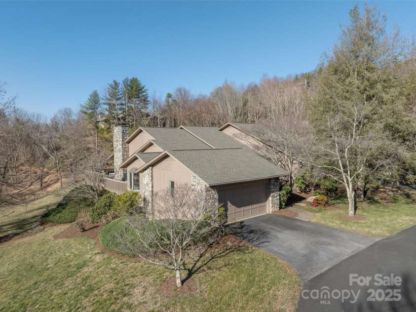 15 Ridge Terrace, Asheville, NC 28804.  MLS# CAR4245489, YatesRealty ID 5331. Great location close to pickleball courts