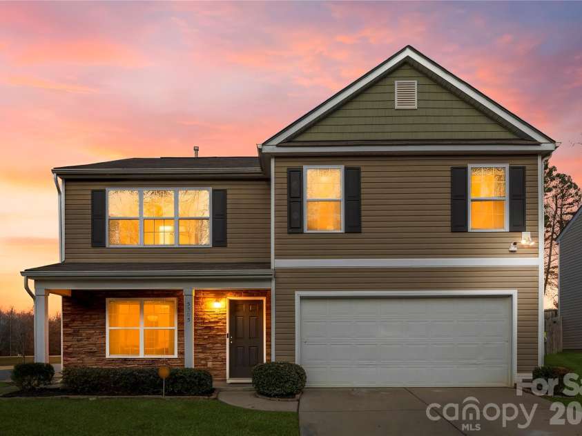 5305 Park Brook Drive, Charlotte, NC 28269.  MLS# CAR4336100, YatesRealty ID 5331. 