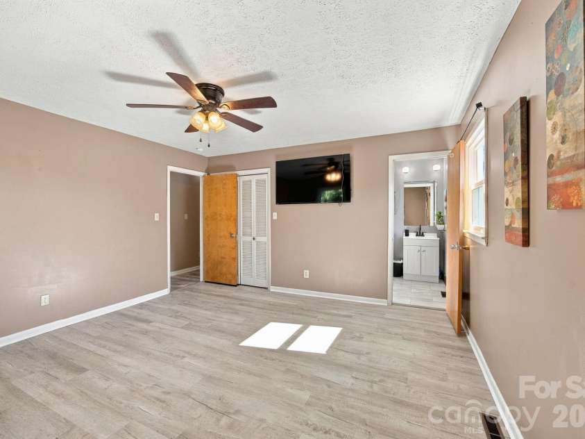 2935 Palmer Place, Hudson, NC 28638.  MLS# CAR4422524, YatesRealty ID 53310. 