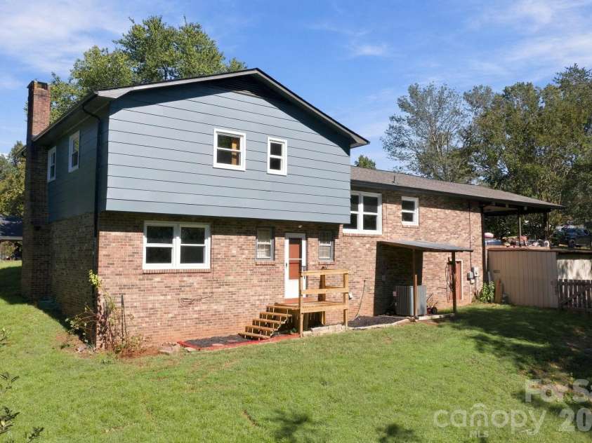2935 Palmer Place, Hudson, NC 28638.  MLS# CAR4422524, YatesRealty ID 53310. 