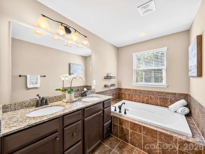 2410 Alyssa Lane, Charlotte, NC 28208.  MLS# CAR4428264, YatesRealty ID 53313. 