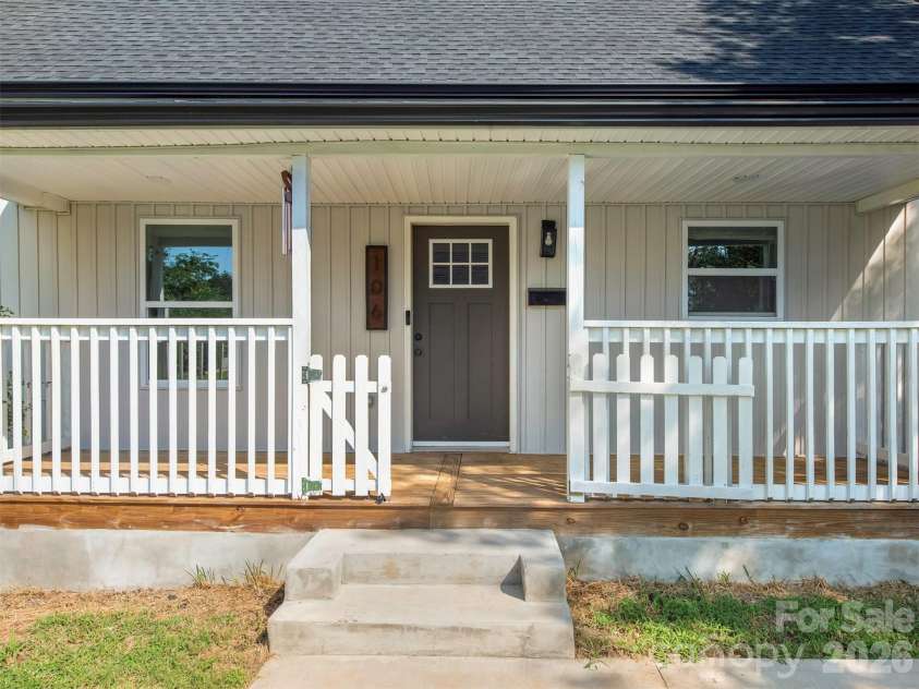 106 Park Street, Clover, SC 29710.  MLS# CAR4428879, YatesRealty ID 53314. 