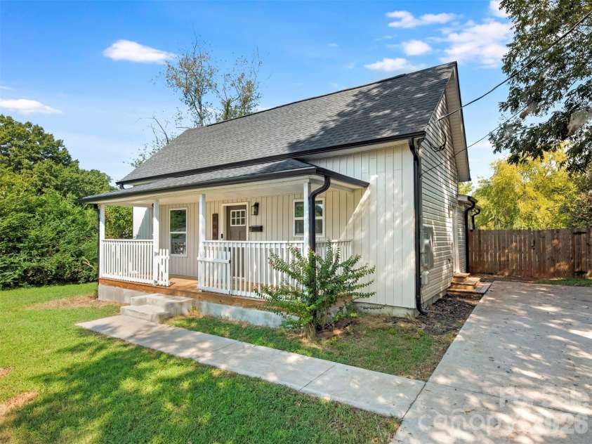 106 Park Street, Clover, SC 29710.  MLS# CAR4428879, YatesRealty ID 53314. 