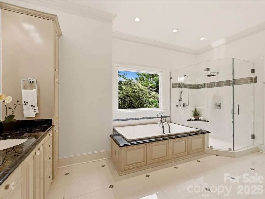 14812 Jockeys Ridge Drive, Charlotte, NC 28277.  MLS# CAR4427762, YatesRealty ID 53315. Primary bath