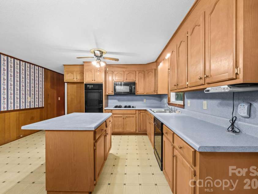 117 Tremont Terrace, Bessemer City, NC 28016.  MLS# CAR4428146, YatesRealty ID 53317. Kitchen