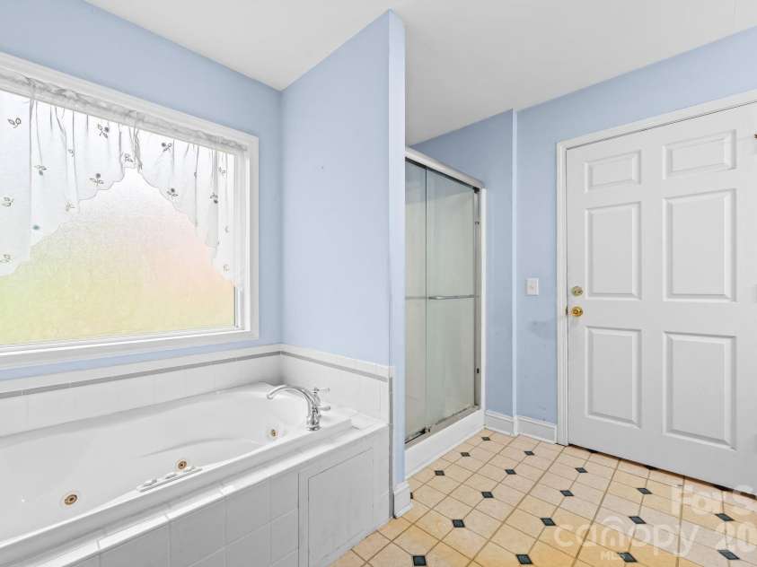 117 Tremont Terrace, Bessemer City, NC 28016.  MLS# CAR4428146, YatesRealty ID 53317. Second Bathroom