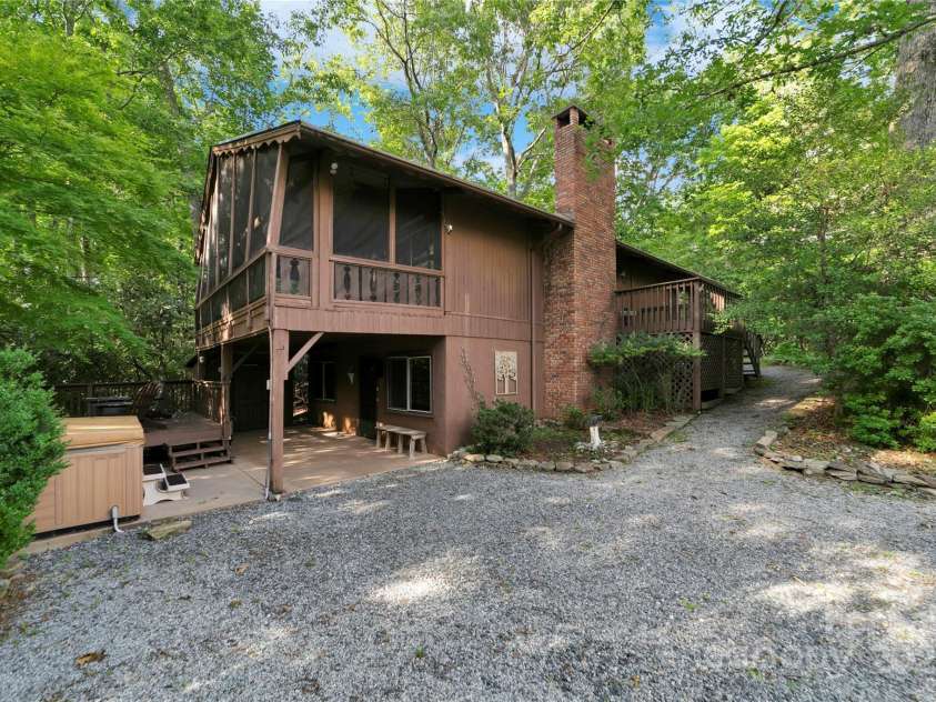 44 Yanequa Way, Brevard, NC 28712.  MLS# CAR4212900, YatesRealty ID 5332. 