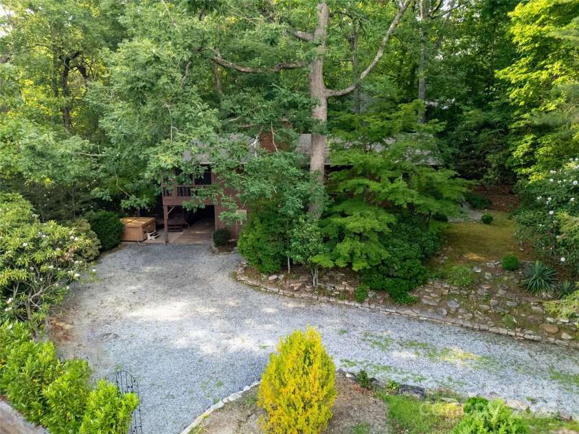 44 Yanequa Way, Brevard, NC 28712.  MLS# CAR4212900, YatesRealty ID 5332. 