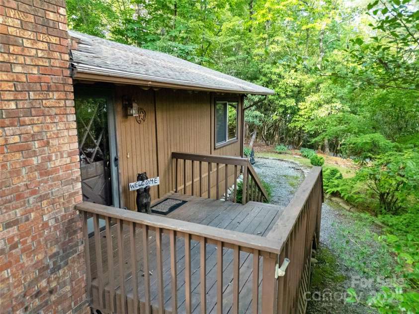 44 Yanequa Way, Brevard, NC 28712.  MLS# CAR4212900, YatesRealty ID 5332. 