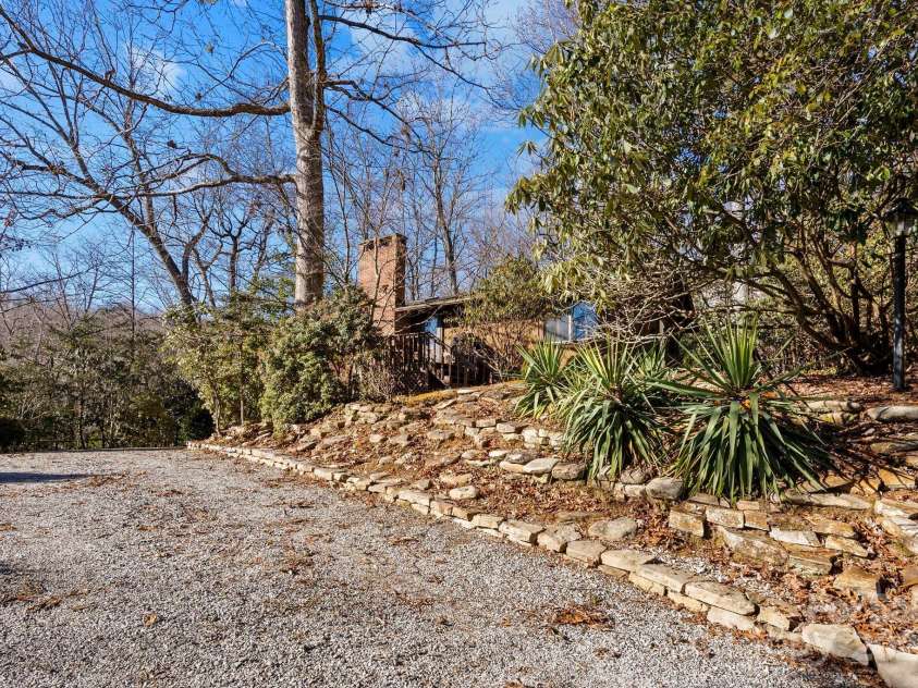 44 Yanequa Way, Brevard, NC 28712.  MLS# CAR4212900, YatesRealty ID 5332. 