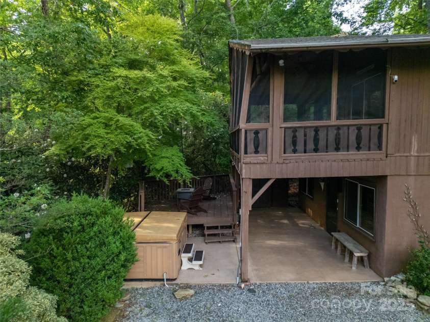 44 Yanequa Way, Brevard, NC 28712.  MLS# CAR4212900, YatesRealty ID 5332. 