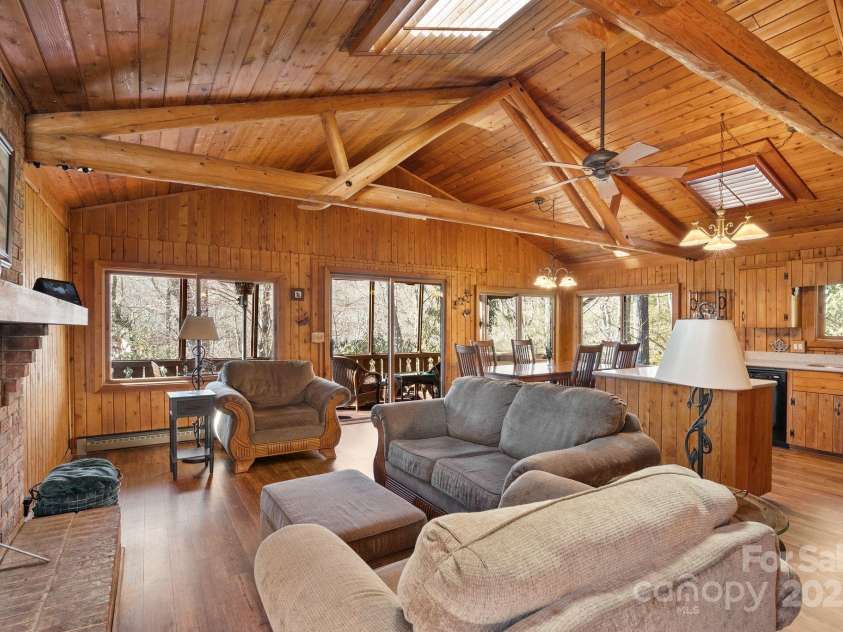 44 Yanequa Way, Brevard, NC 28712.  MLS# CAR4212900, YatesRealty ID 5332. 