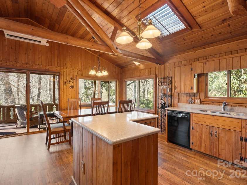 44 Yanequa Way, Brevard, NC 28712.  MLS# CAR4212900, YatesRealty ID 5332. 