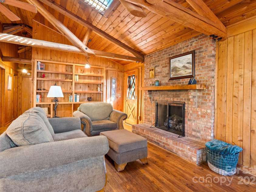 44 Yanequa Way, Brevard, NC 28712.  MLS# CAR4212900, YatesRealty ID 5332. 