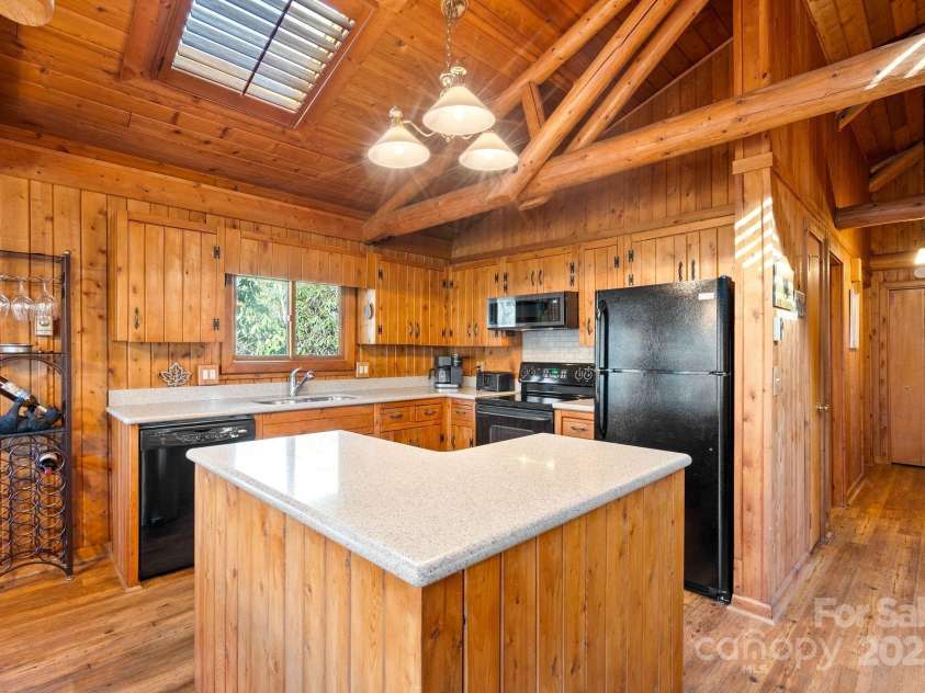 44 Yanequa Way, Brevard, NC 28712.  MLS# CAR4212900, YatesRealty ID 5332. 