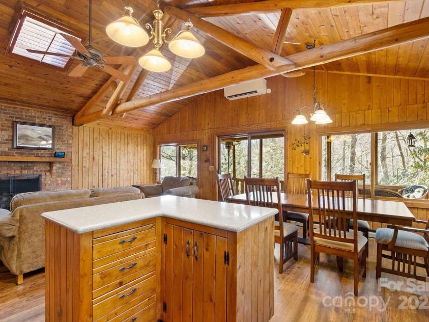 44 Yanequa Way, Brevard, NC 28712.  MLS# CAR4212900, YatesRealty ID 5332. 