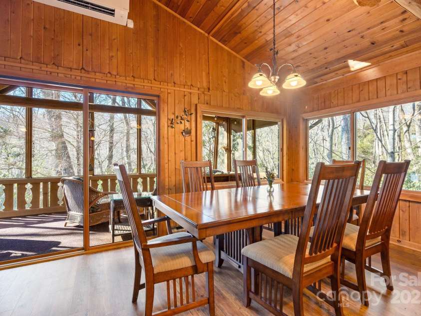 44 Yanequa Way, Brevard, NC 28712.  MLS# CAR4212900, YatesRealty ID 5332. 