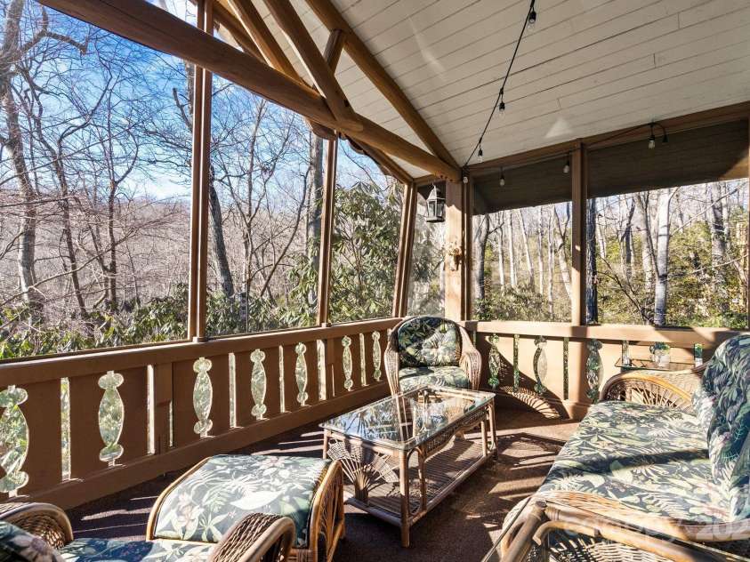 44 Yanequa Way, Brevard, NC 28712.  MLS# CAR4212900, YatesRealty ID 5332. 