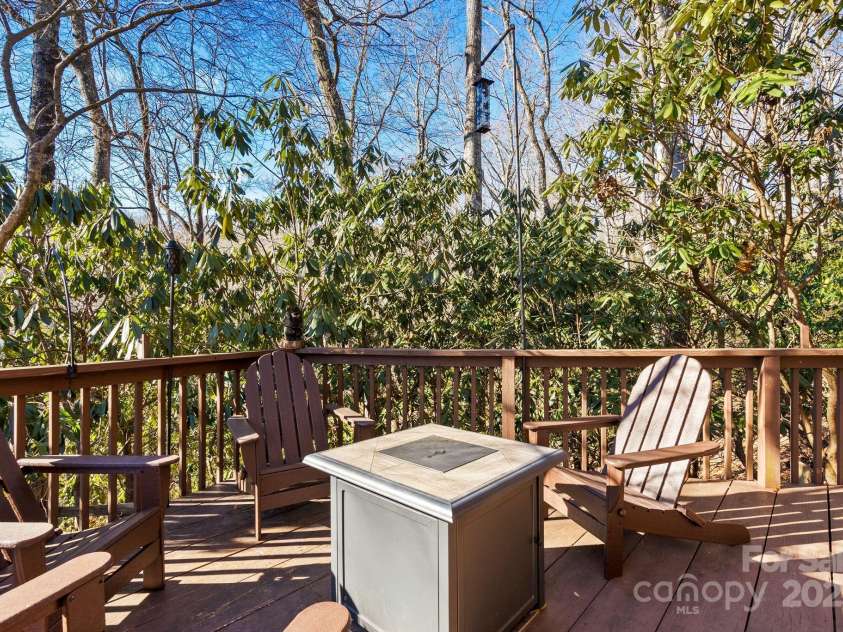 44 Yanequa Way, Brevard, NC 28712.  MLS# CAR4212900, YatesRealty ID 5332. 