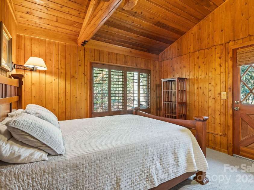 44 Yanequa Way, Brevard, NC 28712.  MLS# CAR4212900, YatesRealty ID 5332. 