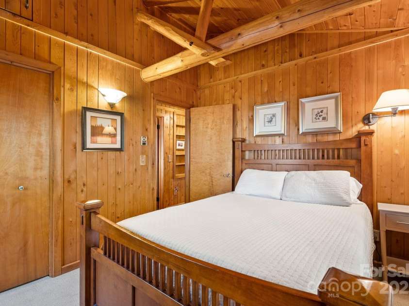 44 Yanequa Way, Brevard, NC 28712.  MLS# CAR4212900, YatesRealty ID 5332. 