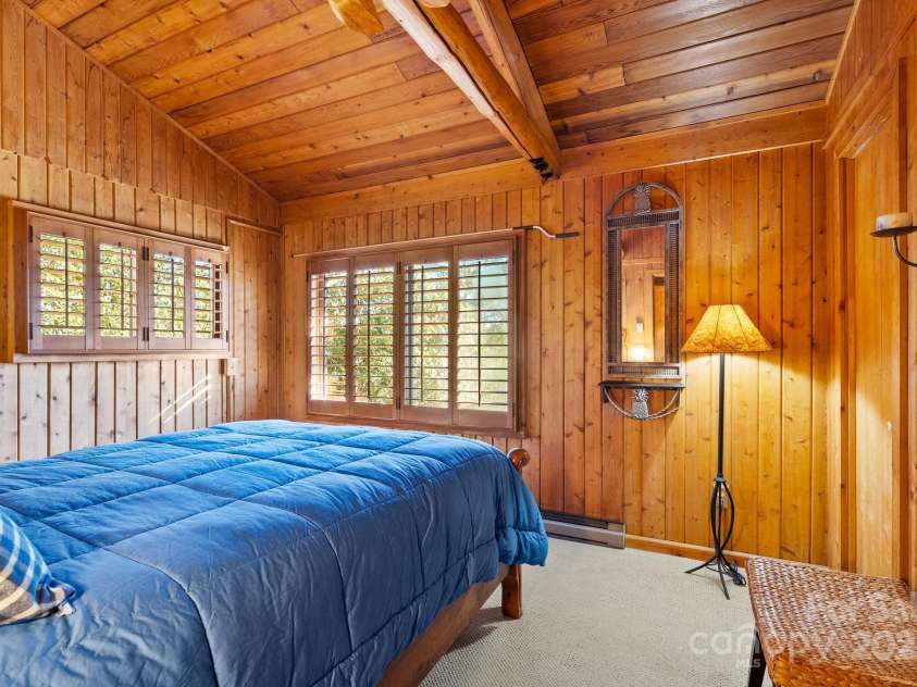 44 Yanequa Way, Brevard, NC 28712.  MLS# CAR4212900, YatesRealty ID 5332. 