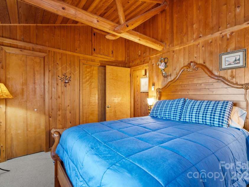 44 Yanequa Way, Brevard, NC 28712.  MLS# CAR4212900, YatesRealty ID 5332. 