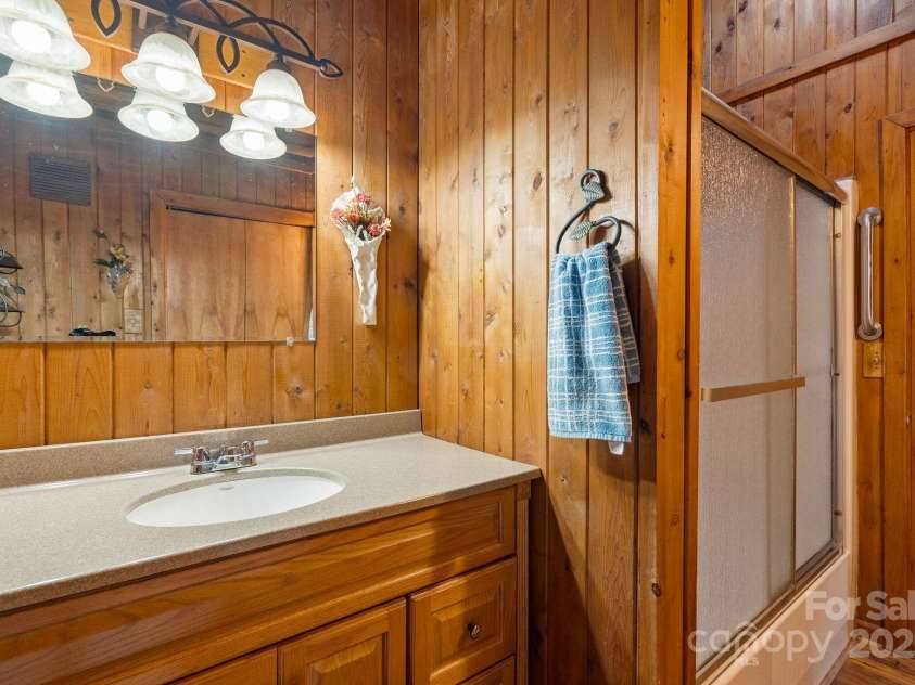 44 Yanequa Way, Brevard, NC 28712.  MLS# CAR4212900, YatesRealty ID 5332. 