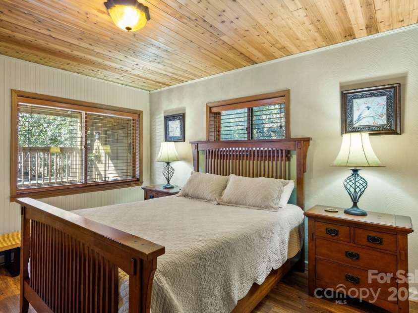 44 Yanequa Way, Brevard, NC 28712.  MLS# CAR4212900, YatesRealty ID 5332. 