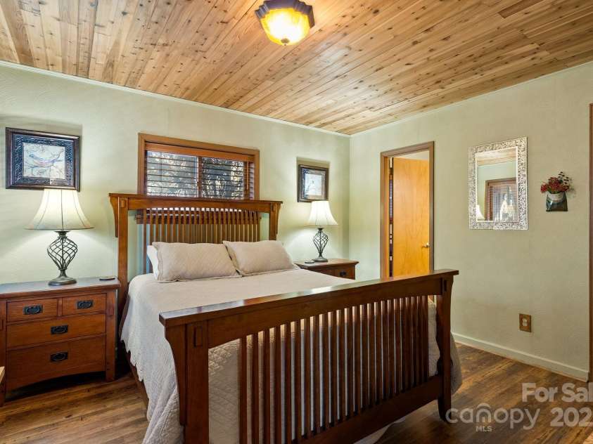 44 Yanequa Way, Brevard, NC 28712.  MLS# CAR4212900, YatesRealty ID 5332. 