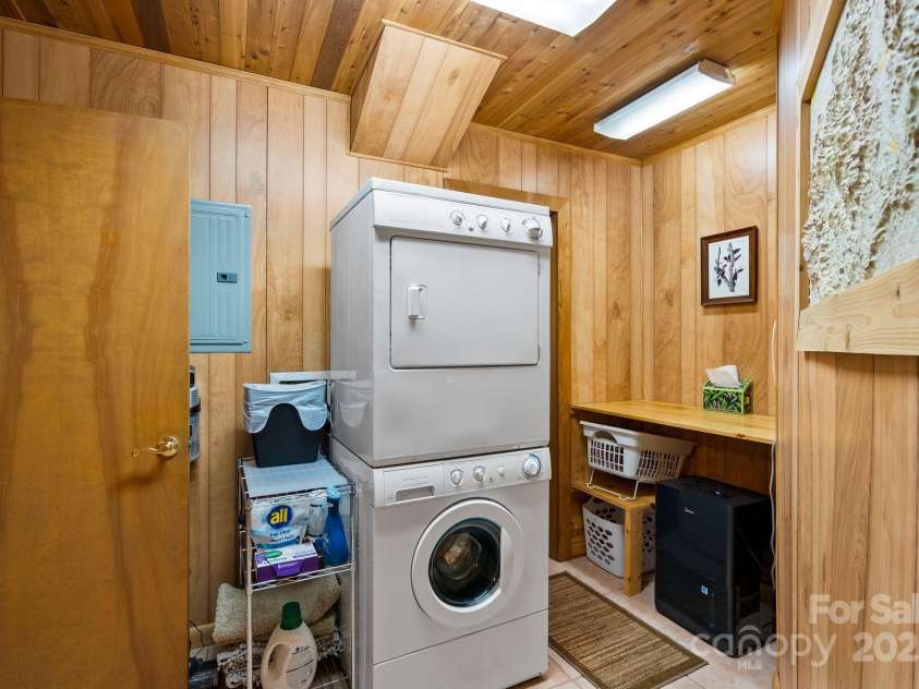 44 Yanequa Way, Brevard, NC 28712.  MLS# CAR4212900, YatesRealty ID 5332. 