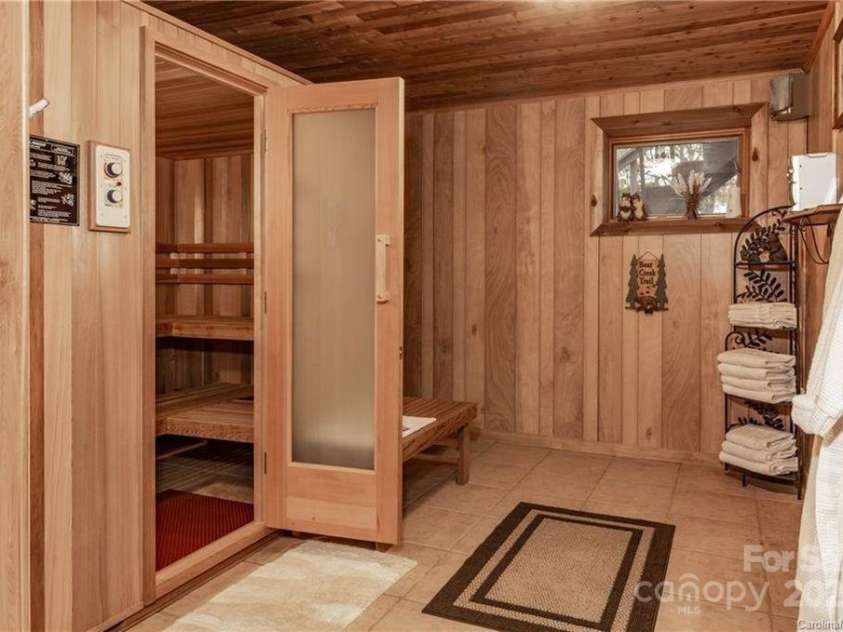 44 Yanequa Way, Brevard, NC 28712.  MLS# CAR4212900, YatesRealty ID 5332. 