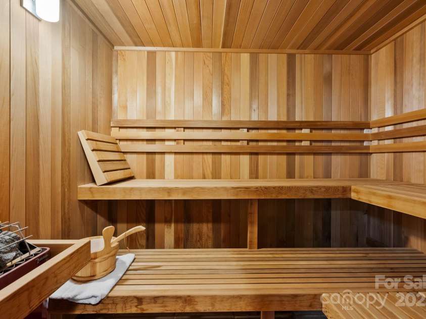 44 Yanequa Way, Brevard, NC 28712.  MLS# CAR4212900, YatesRealty ID 5332. 