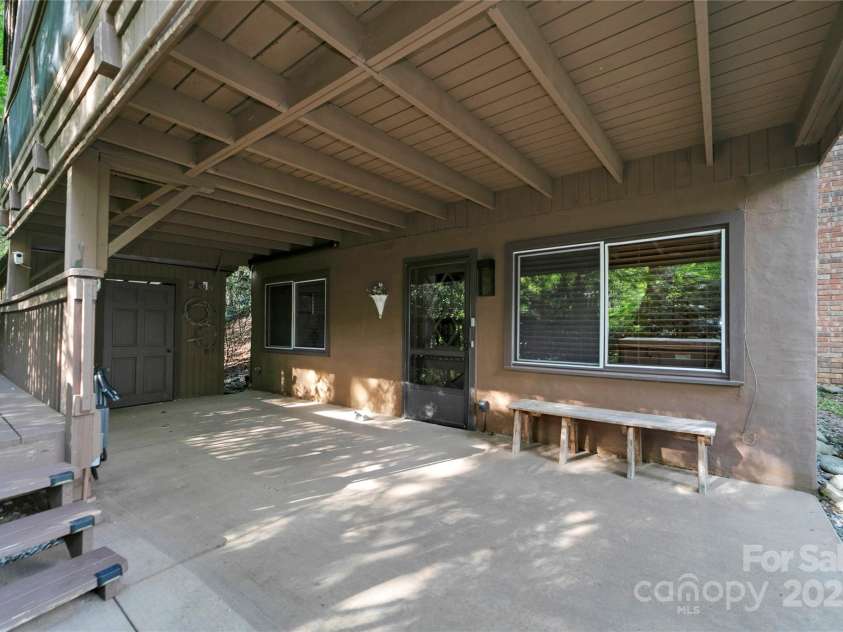 44 Yanequa Way, Brevard, NC 28712.  MLS# CAR4212900, YatesRealty ID 5332. 